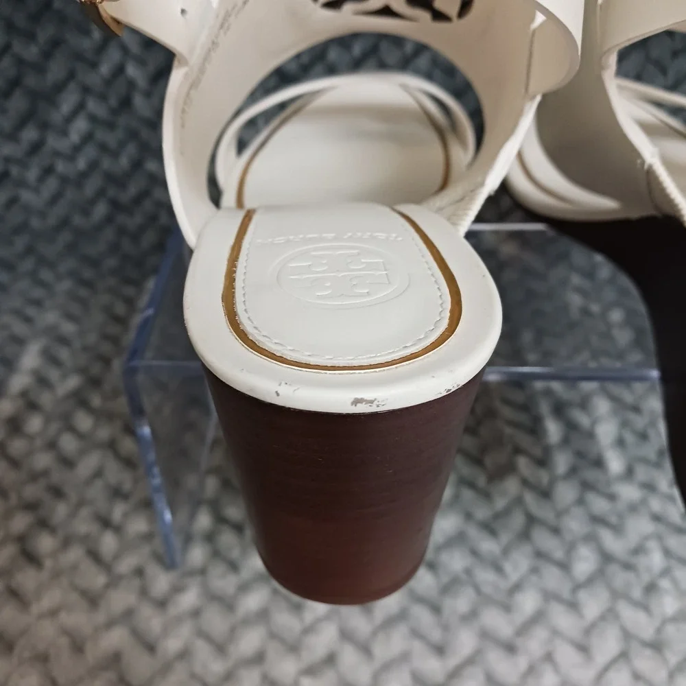 Tory Burch Cream Leather Wedge Sandals with Gold Logo - Picture 4 of 16